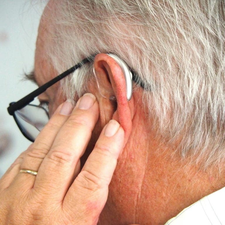 folder=2900904_3579478&amp;file=a-man-with-a-hearing-aid.